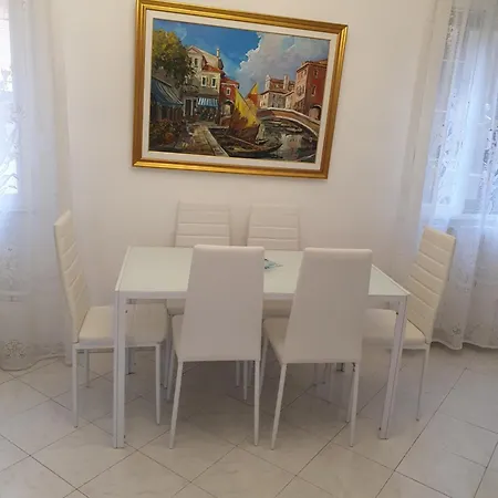 شقة Peschiera كيودجا