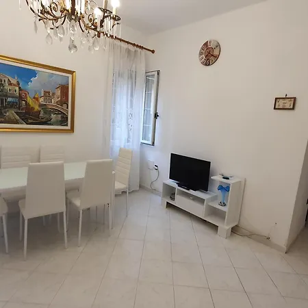 Peschiera شقة